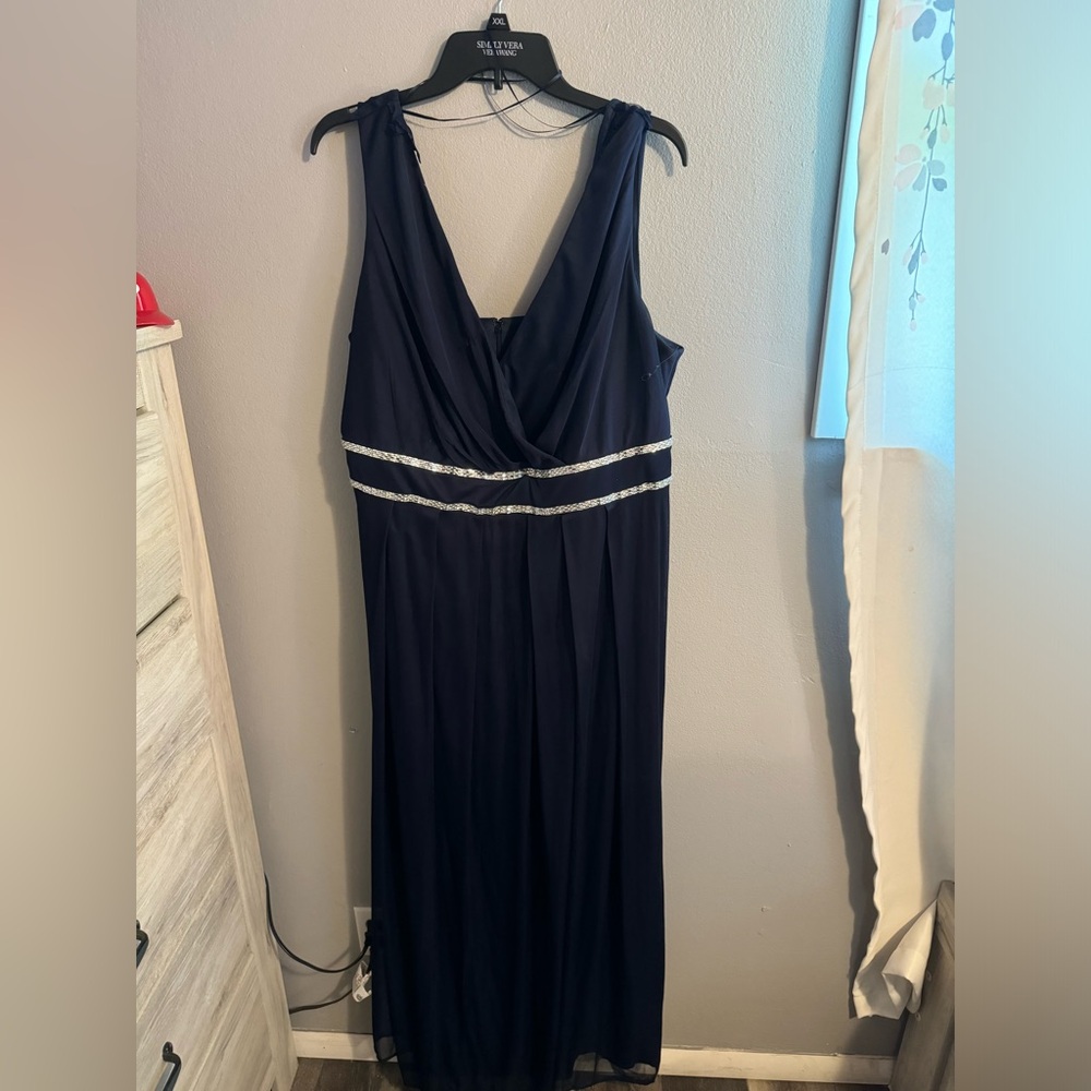 Plus size women’s Evening gown 20W
